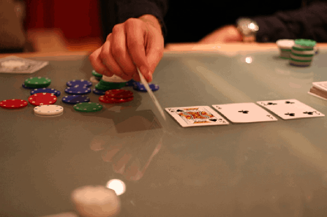 Làm thế nào để kiếm tiền khi chơi Blackjack