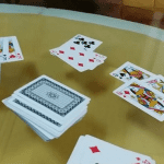 Đánh liêng có giống với game bài Poker hay không