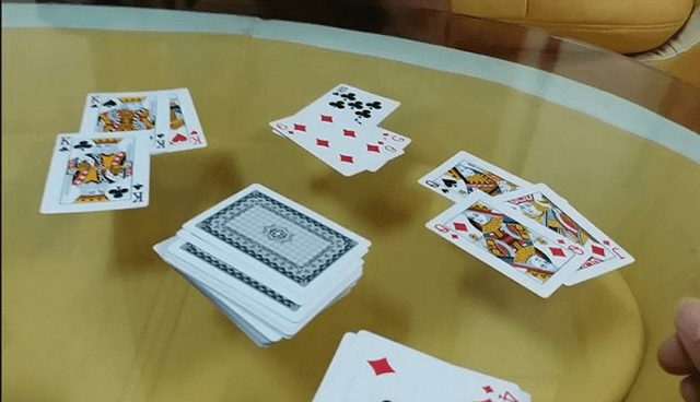 Đánh liêng có giống với game bài Poker hay không