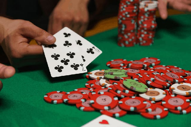 Chơi Blackjack bằng bài mềm như nào hiệu quả nhất?