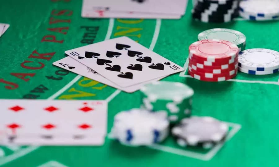 Sai lầm chắc chắn khiến người chơi Blackjack luôn nhận thất bại