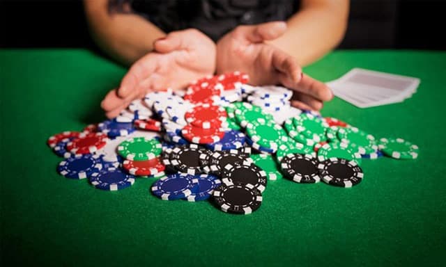 Để không thua đối thủ trong Poker người chơi cần tránh những sai lầm sau